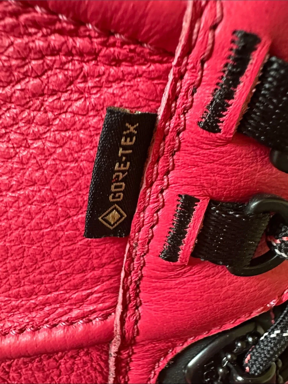 UGG vibrant hot